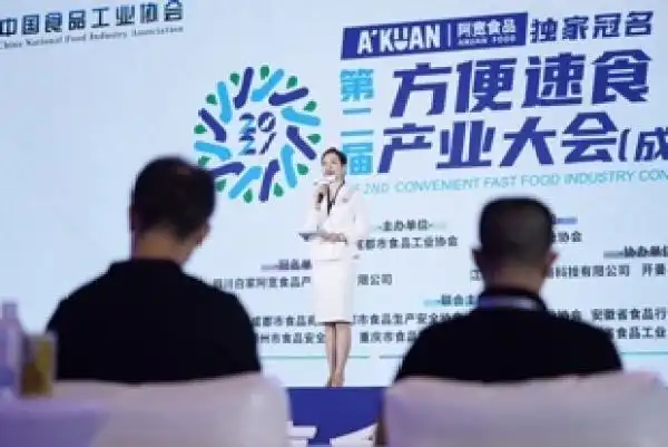 渣渣灰：新速食江湖的国潮新贵，凭什么征服年轻人味蕾？