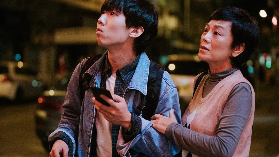 聚焦香港霓虹灯牌的预告片曝光，由张艾嘉主演的电影《灯火阑珊》惊艳登场