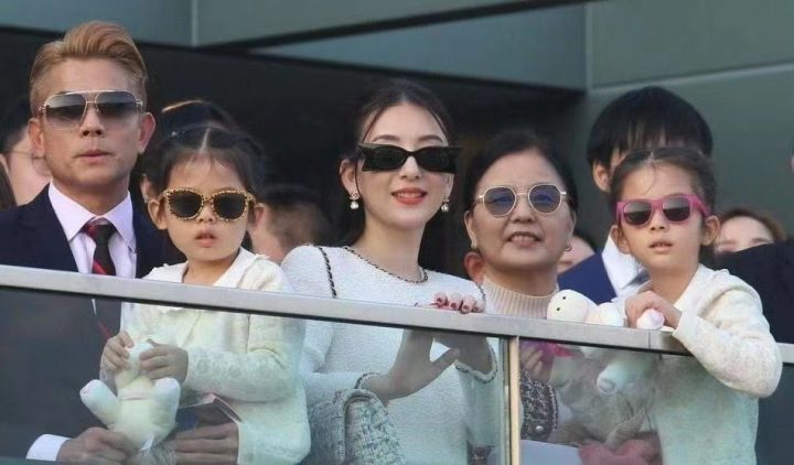 郭富城全家齐聚观赛，两位女儿珍贵正脸照片曝光