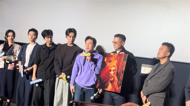 观《清明上河图密码》：张颂文为周一围戴簪花-1