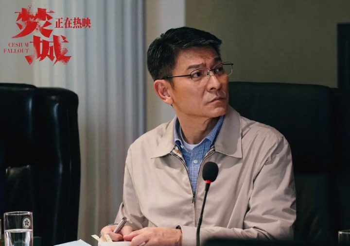 刘德华：三部电影连亏，演技遭疑，该停手了？-1