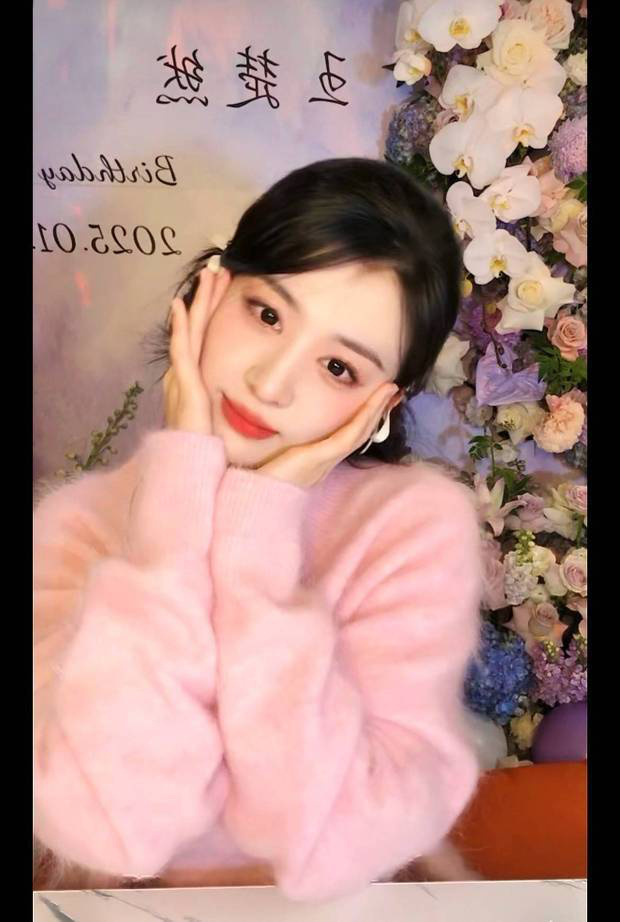 王楚然粉毛衣搭配 甜美娇俏-2