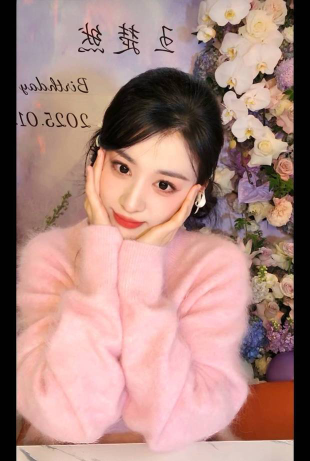 王楚然粉毛衣搭配 甜美娇俏-3