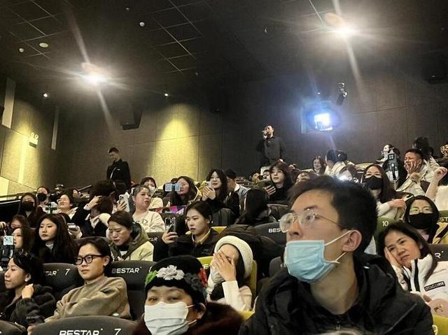 《封神2》南京路演欢乐连连：乌尔善带领主创团队现身-2