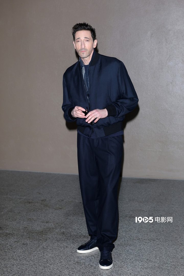 樊振东现身米兰时装周 阿德里安、乔·阿尔文同框-2