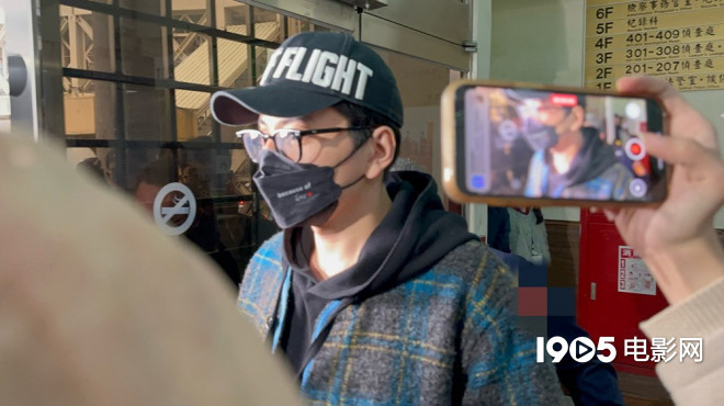 王大陆逃兵役被捕,15万交保后离开警局-1 王大陆逃兵役被捕,15万交保后离开警局-1