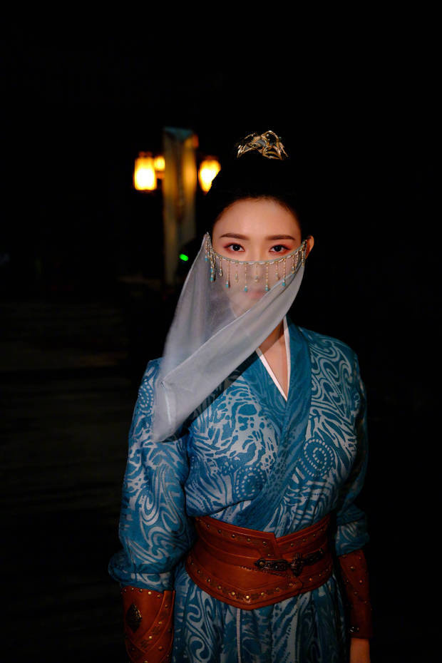 林允新剧幕后：面纱下舞剑 侠女风采-2