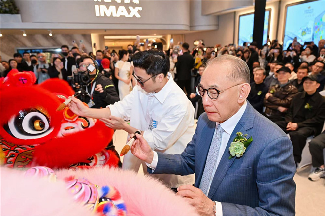 英皇电影城三里屯店启幕，张艺谋、成龙、谢霆锋剪彩-1