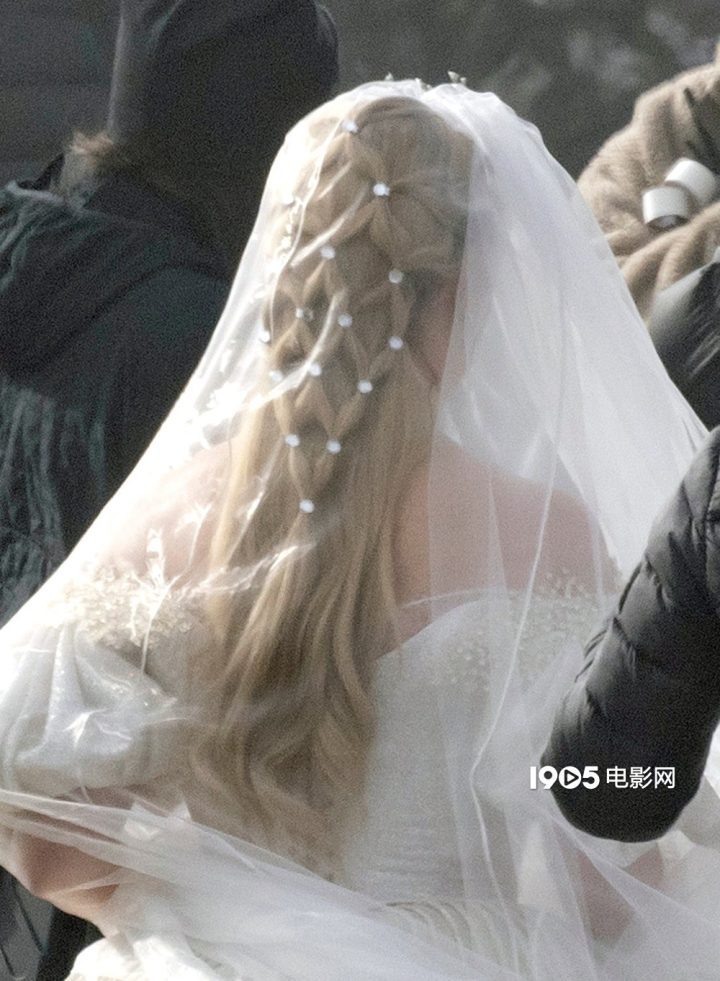 玛格特·罗比产后风采依旧，《呼啸山庄》新版上映-2