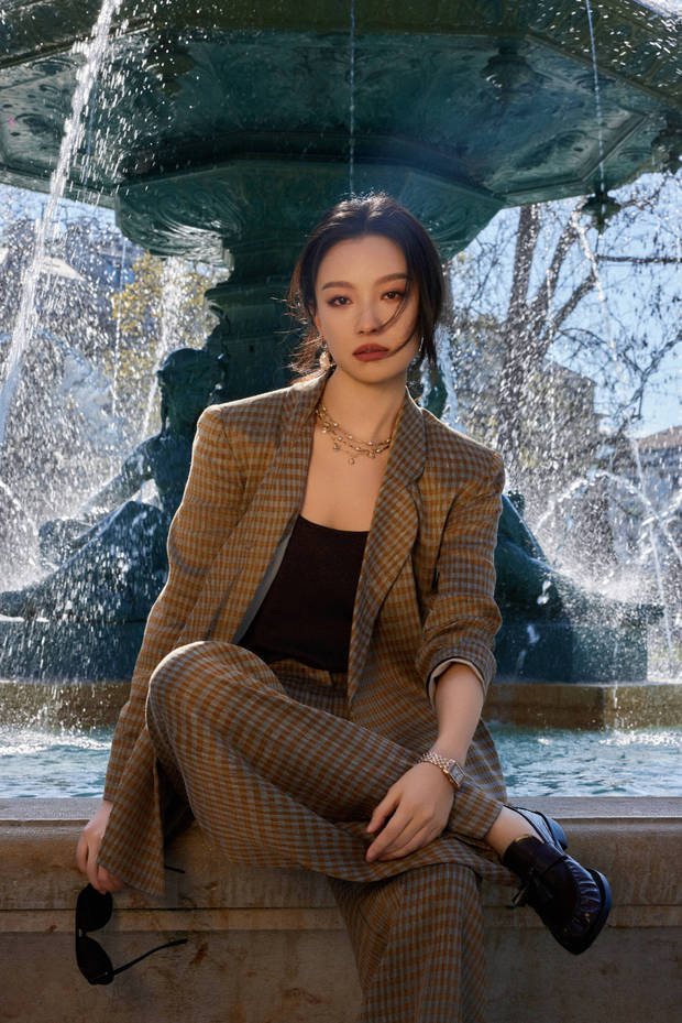 倪妮春日与玉兰花“邂逅”，同框照尽显松弛美-4