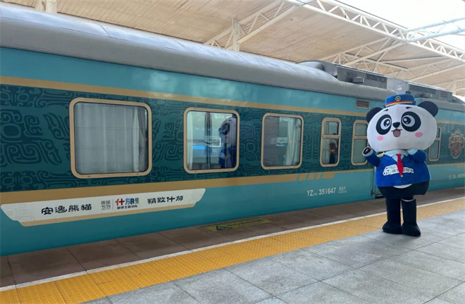 中国电影消费年启幕！《跟着电影去旅游》主题列车首发-1