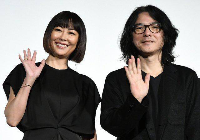 泪洒中山美穗告别式，岩井俊二发文缅怀《故人》-1