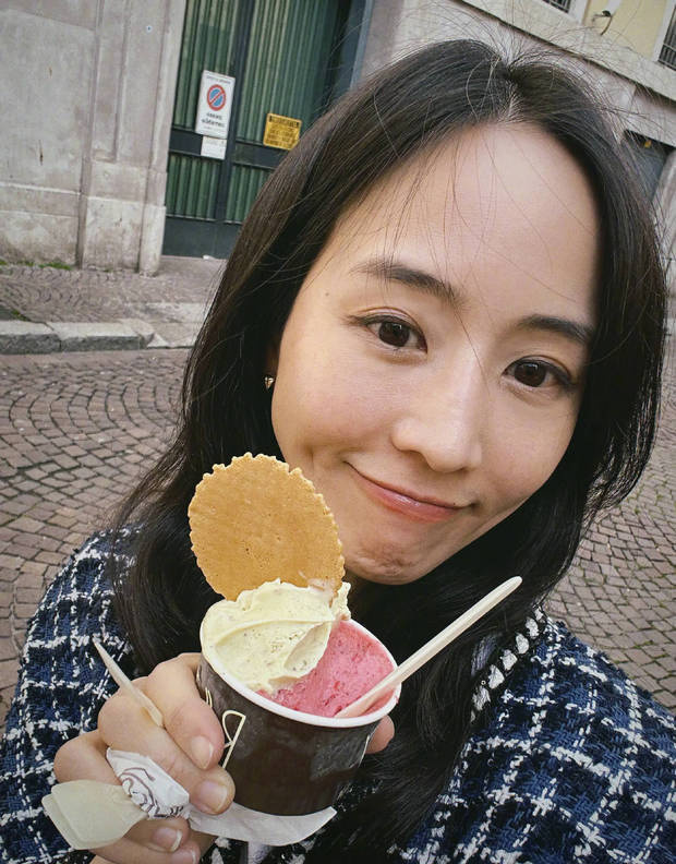 张钧甯生日晒《海边》素颜漫步照-1