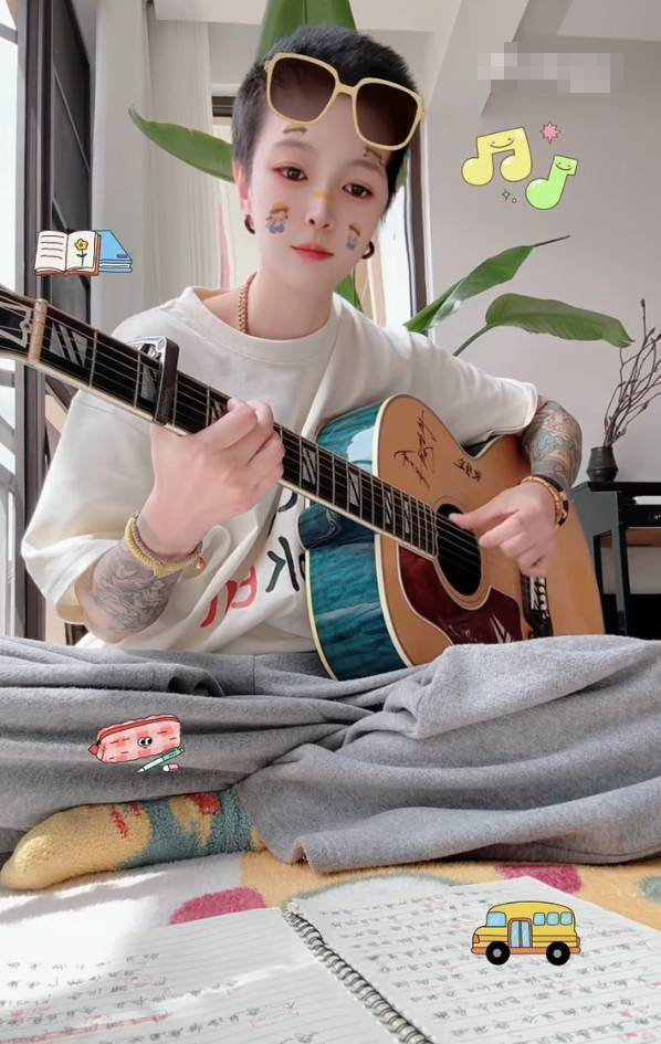 《好声音》毕夏：去年车祸 半年两次开颅经历-1