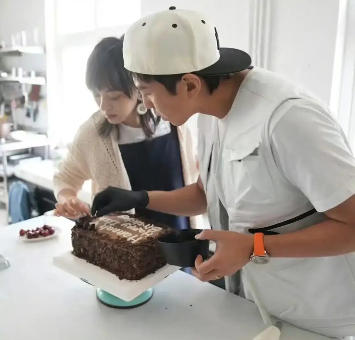 邓超孙俪亲制蛋糕，共庆小花11岁生日-2