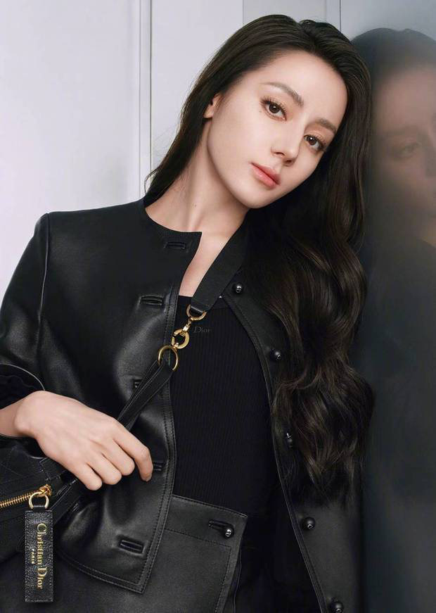 迪丽热巴《黑色挂脖裙》高马尾，摩登女郎氛围满分-3