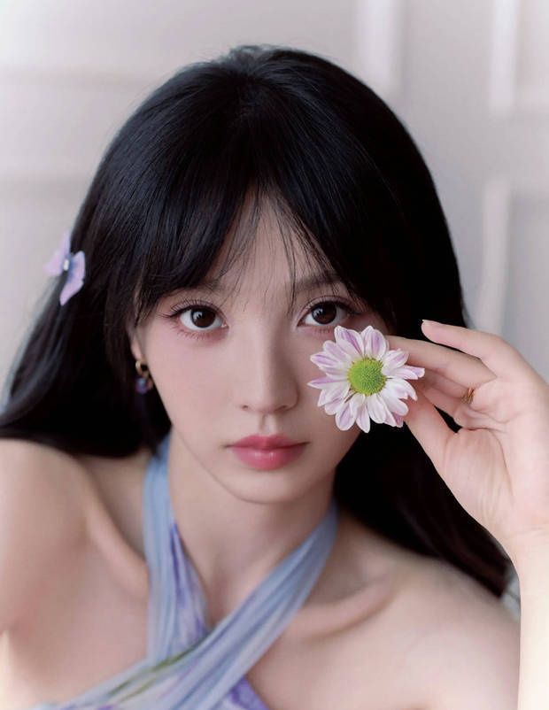 田曦薇《紫色挂脖长裙》微卷簪花，灵动如精灵-4