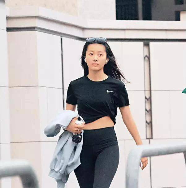 陈奕迅女儿陈康堤签约华纳 官宣歌手出道-1