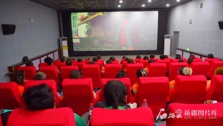 《地上的云朵》【HD1080P/3.2G-MP4】资源下载链接国语版免费/加长版无修版百度网盘-2