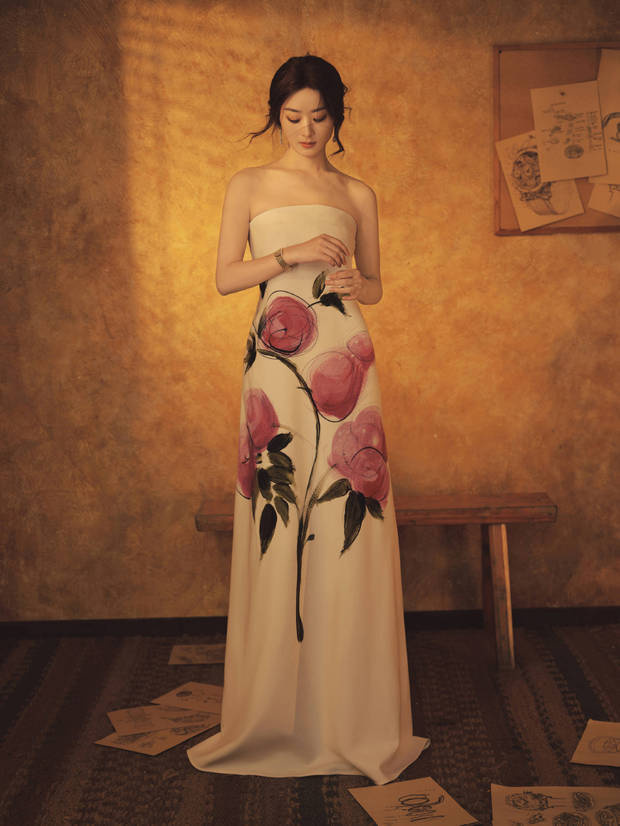 赵丽颖《鲜花裙》演绎中式复古，手作细节展现东方女性力量-1