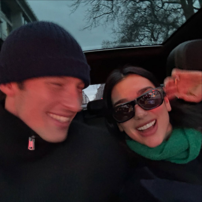啪姐魅力封面，承认与卡哥订婚：‘是的，我们订婚了’-1