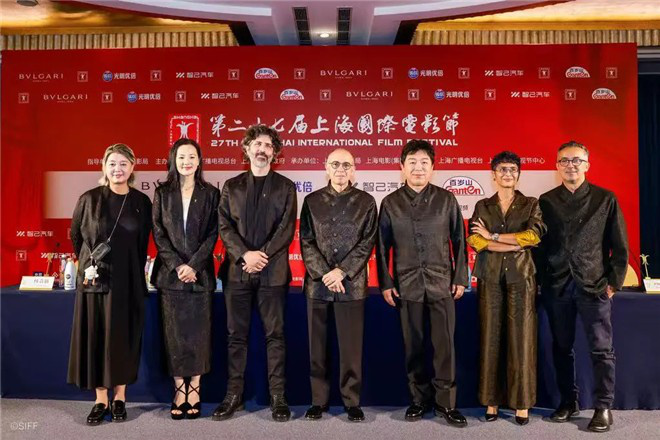 黄渤、咏梅亮相上影节评委会，共话评选准则-1