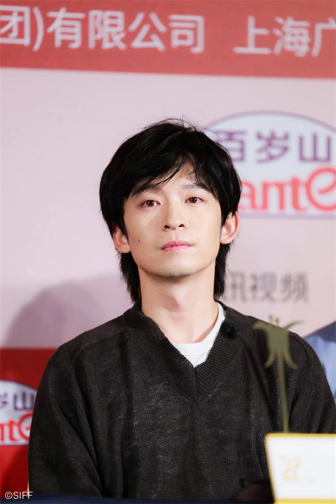 亚新奖评委会面 董子健张子枫谈新人往事-1