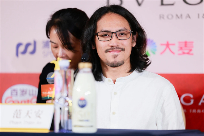 亚新奖评委会面 董子健张子枫谈新人往事-2