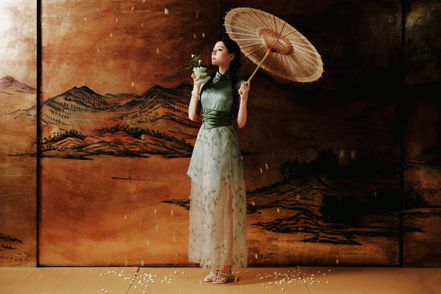迪丽热巴旗袍翠绿惊艳，国风雅韵如茉莉花仙-2