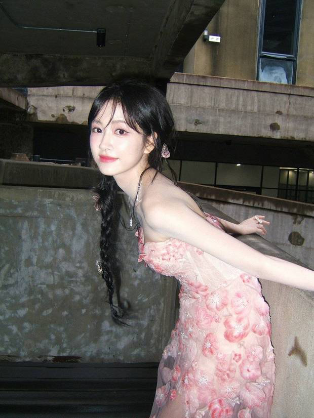 夏日随拍：杨肸子麻花辫造型《青春感爆棚》-1