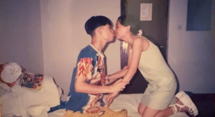 小沈阳晒《亲吻照》庆结婚21周年-1