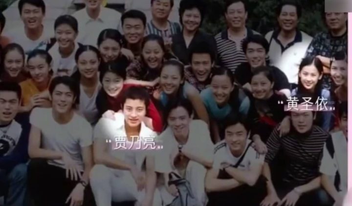 黄圣依透露：大学初恋贾乃亮，友情长存-1