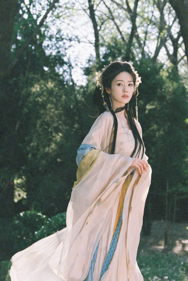 白鹿粉衣春游：如桃绽放-4