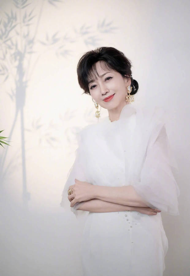 71岁赵雅芝《竹影美照》：白裙展现优雅大气-3