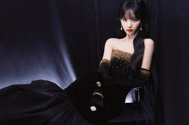 田曦薇碎钻裙演绎复古优雅，黑白照中尽显美人风华-2