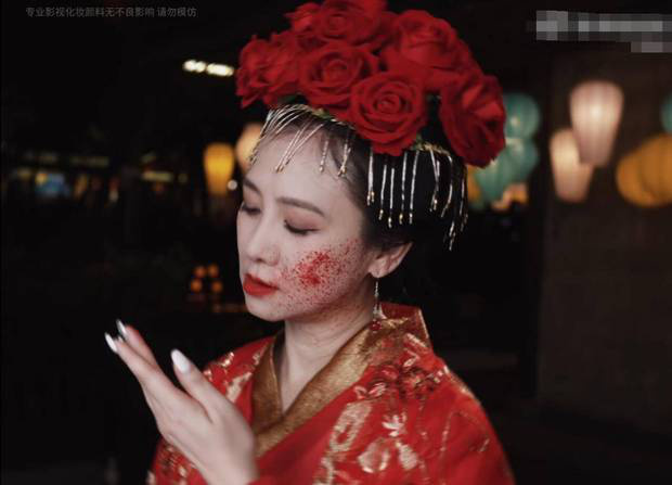 56岁翁虹25年后重现“猫妖” 邪魅依旧-2