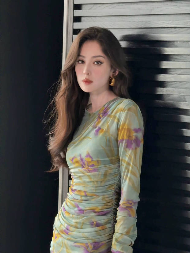 娜扎印花裙展现优雅身姿-2
