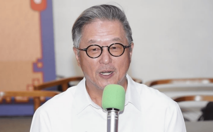 王伟忠：小S金钟奖提名，定会盛装出席-1