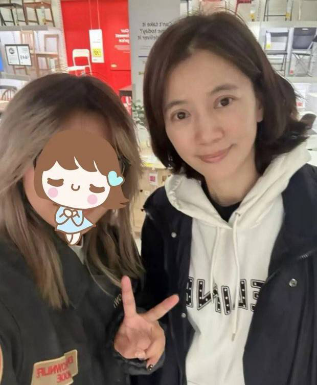 袁咏仪英国伴读 背影高挑状态好-2 袁咏仪英国伴读 背影高挑状态好-2