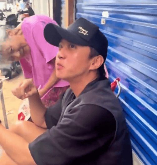 邓超南昌街头尝“奶奶凉菜”赞其“如花般年轻”-2