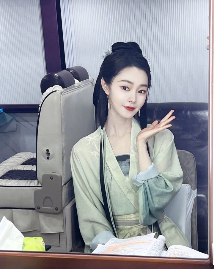 宋轶辟谣整容:新化妆师带来的变化-1 宋轶辟谣整容:新化妆师带来的变化-1