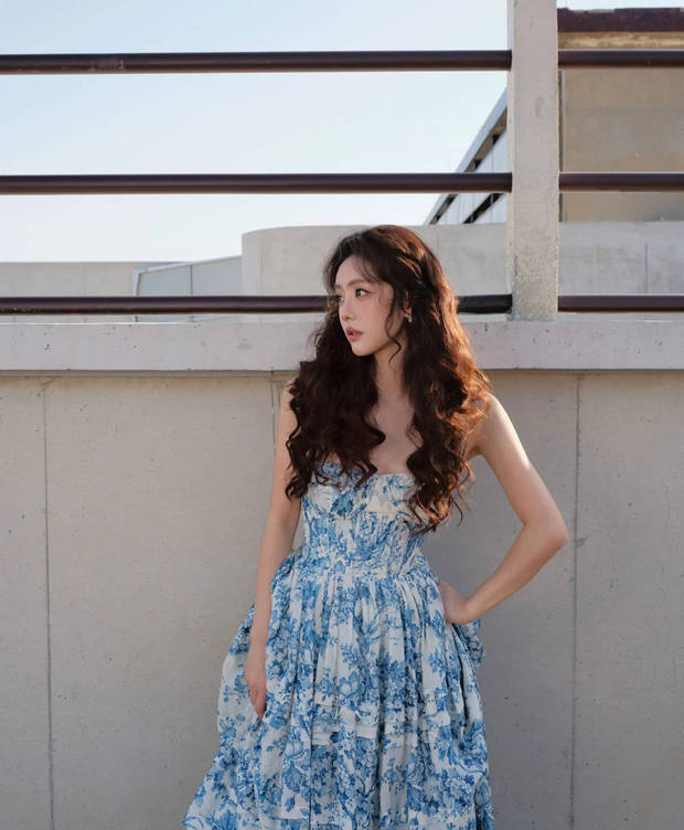 蔡文静着青花瓷国风裙 展现清新魅力-3