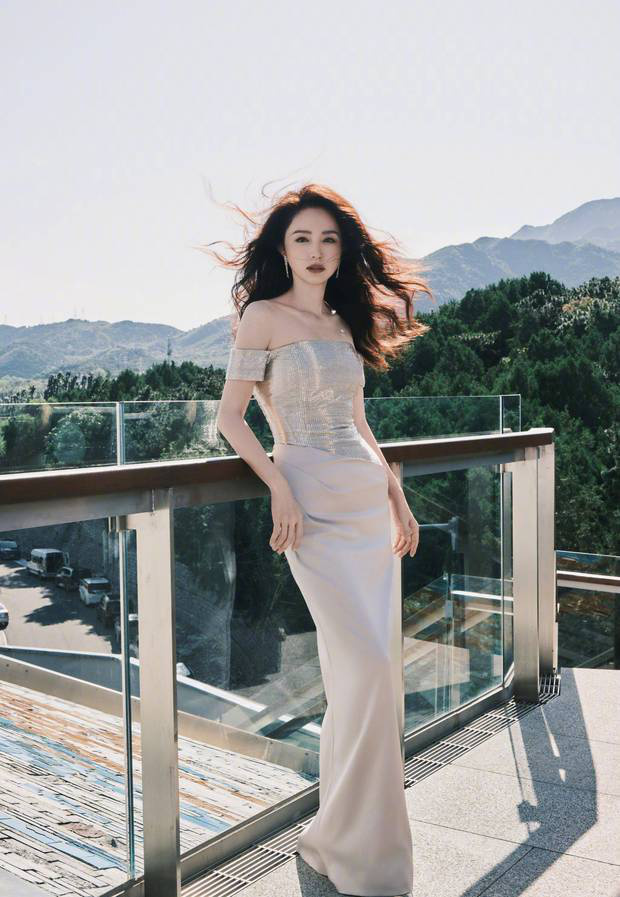 董璇着白色露肩裙 尽显女神风采-1 董璇着白色露肩裙 尽显女神风采-1