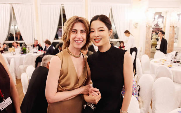 辛芷蕾威尼斯电影节风采：拍戏路上不停歇-4