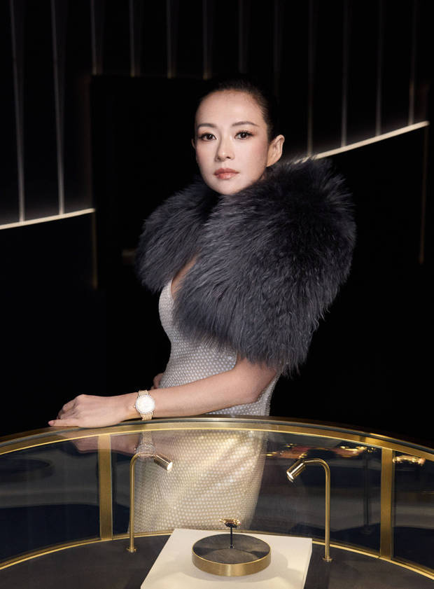 章子怡皮草毛领搭配亮片裙，尽显华丽雍容-3