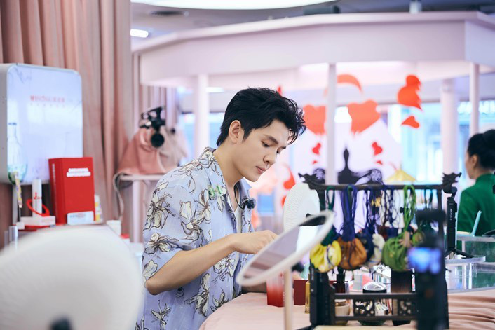 《巴黎合伙人》受追捧,线下沙龙延续国货传奇-3 《巴黎合伙人》受追捧,线下沙龙延续国货传奇-3