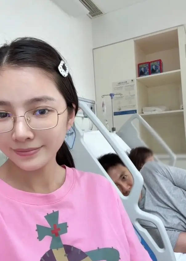 杜淳妻子谈女儿住院：脱水引起酸中毒-1