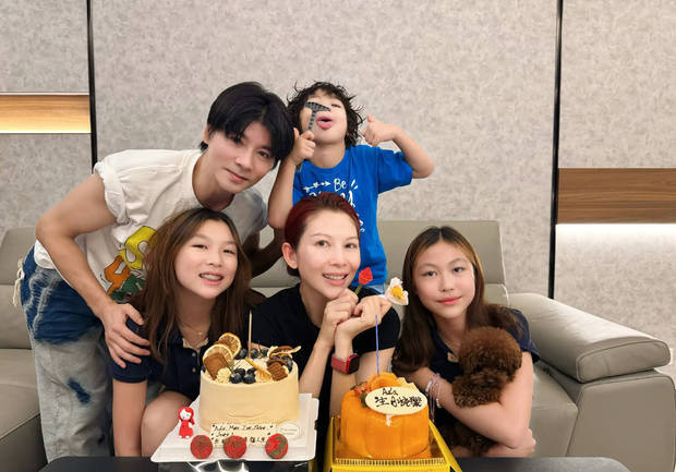 蔡少芬生日喜乐融融!张晋晒《全家福》庆生,夫妻恩爱逗趣乐翻天-1 蔡少芬生日喜乐融融!张晋晒《全家福》庆生,夫妻恩爱逗趣乐翻天-1