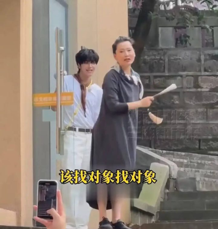 何赛飞温馨提醒粉丝:生活要精彩,追星之外,恋爱也要谈!-2 何赛飞温馨提醒粉丝:生活要精彩,追星之外,恋爱也要谈!-2