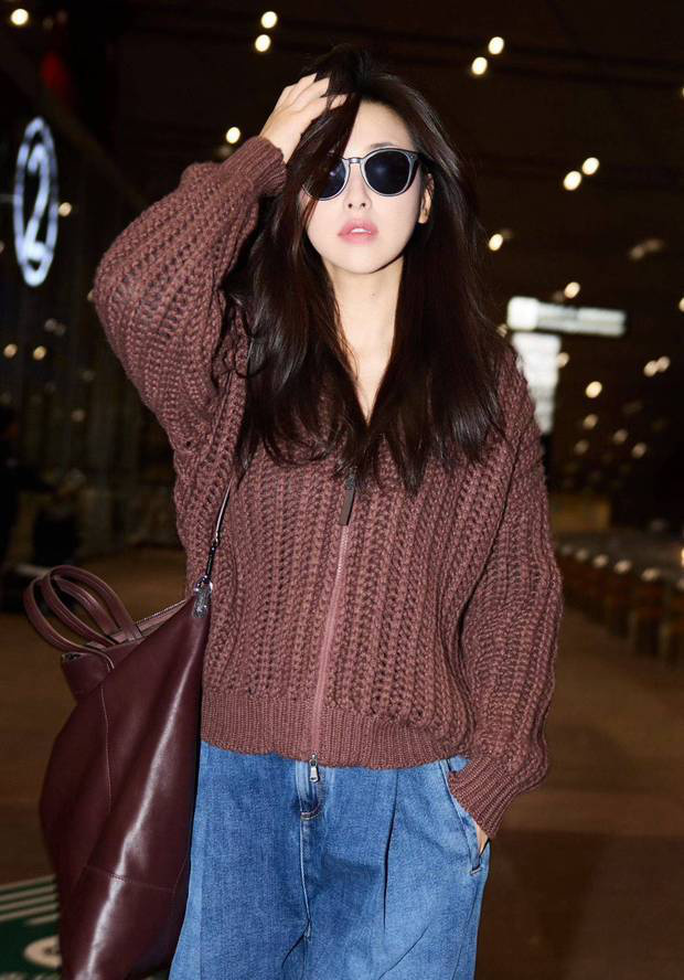 朱珠米兰时装周行:红外套配牛仔,慵懒时尚风-5 朱珠米兰时装周行:红外套配牛仔,慵懒时尚风-5